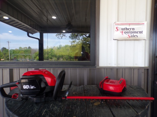 USED SNAPPER CORDLESS HEDGE TRIMMER W/ CHARGER