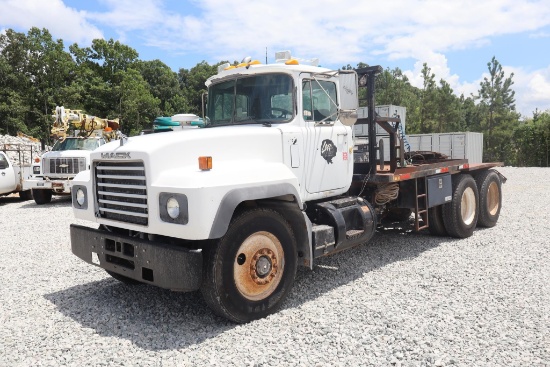 2004 MACK RD688S DAY CAB TRUCK