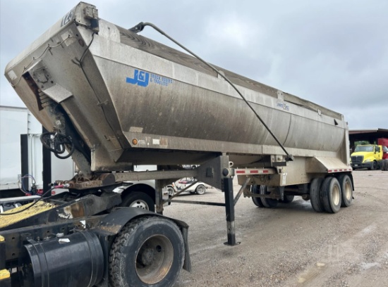 2005 J & J 32 FOOT TANDEM AXLE TRAILER - COVINGTON, TN