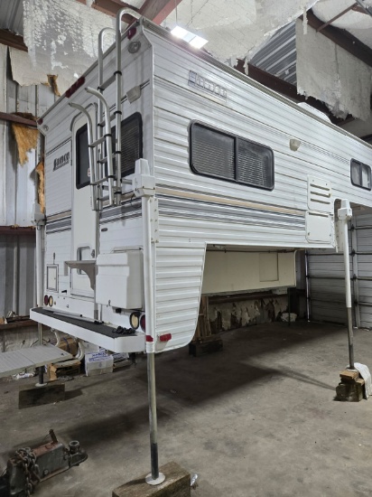 2004 LANCE TRUCK BED CAMPER