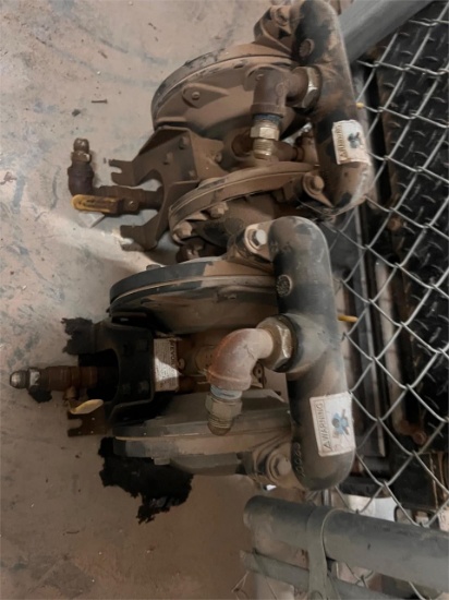 (2) pneumatic oil pumps