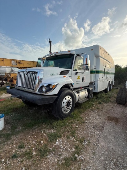 2008 International wire line truck