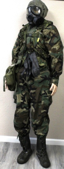 CBRN Uniform Complete US Army with Woodland Pattern with Gas Mask (JAA)