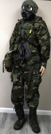 CBRN Uniform Complete US Army with Woodland Pattern with Gas Mask (JAA)