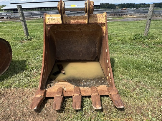 Cat 40" Dirt Bucket