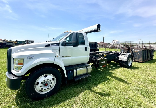 2016 Ford F750 Super Duty 6.7L Power Stroke Hook Truck, 201, w/Dumpster Can
