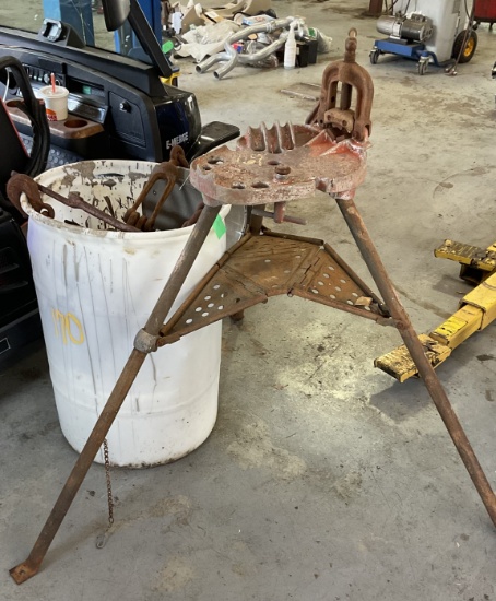 Pipe bender and trailer binders