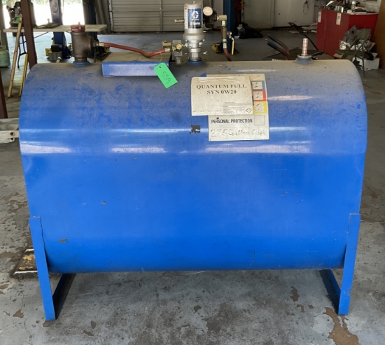 Oil container and pump