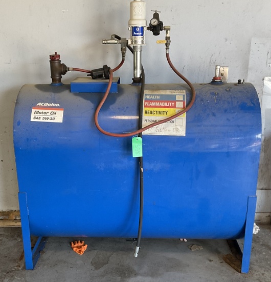 Oil container and pump