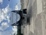 Fifth wheel camper