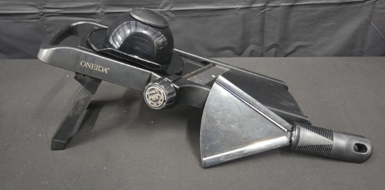 Oneida Mandolin Slicer With Accessories