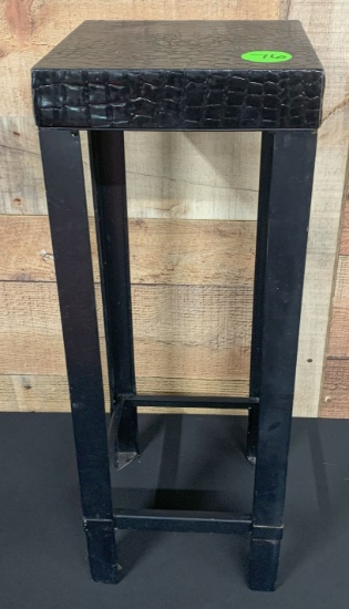 Stand With Metal Legs