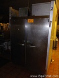 Traulsen G20010 52in 2-Section Solid Door Reach-In Refrigerator