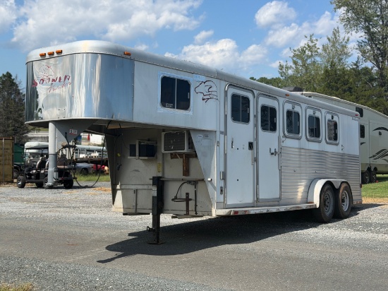 2005 Sundowner 25FT Horse Trailer