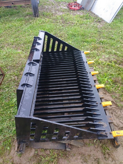 Brand new rock bucket