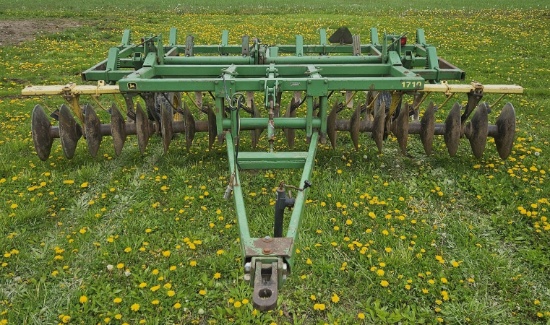 John Deere 1710 Disc Chisel Plow