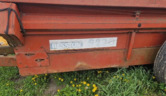 Hesston S220 Manure Spreader