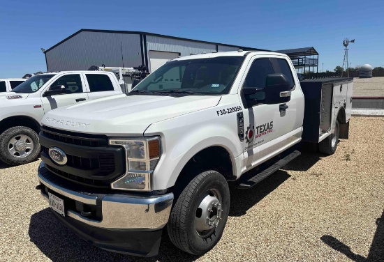 2022 Ford Commercial F-350 Super Duty F350 Chassis & Supercab 1FD8X3HN4NEC10056