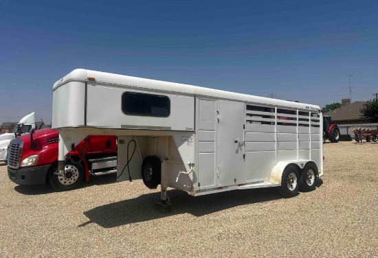 2003 CM 3 horse slant, Horse Trailer