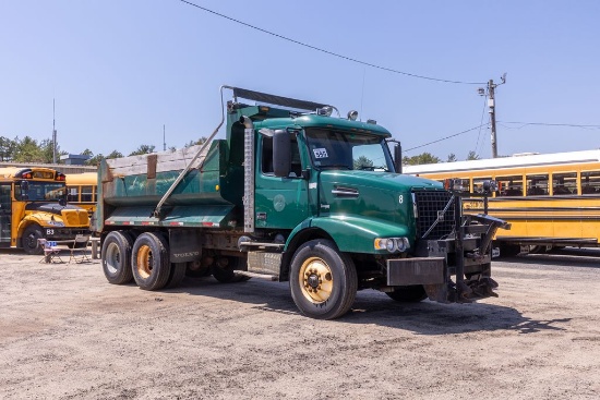 2002 VOLVO VHD TRUCK Single Cab 6 Cylinders 10.8L  6x4 Diesel. VIN: 4V5KC9UG62N327911. Odometer: 104
