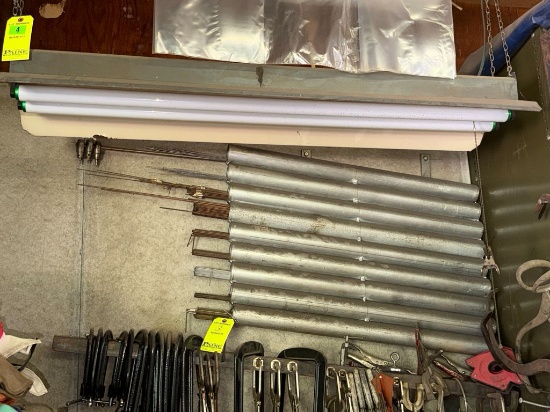 (1) Fluorescent Light Fixture