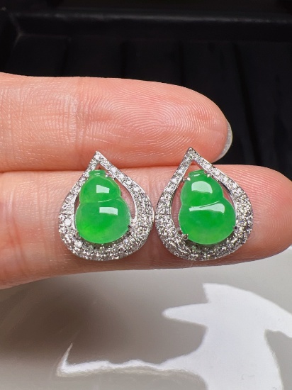 A Pair of Exquisite 18k Gold Diamond Inlaid Jadeite Earrings
