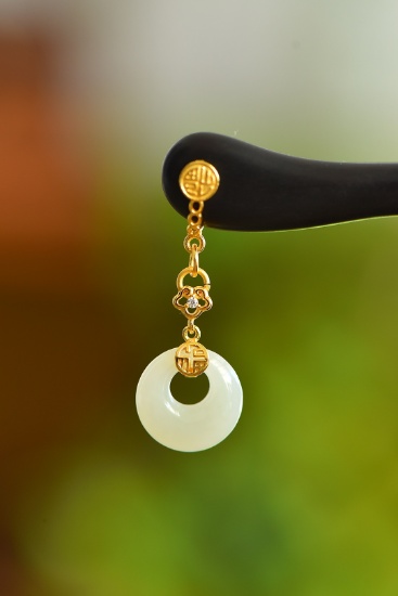 An Exquisite Sterling Silver-Gold Plated Inlaid White Jade Ebony Hairpin