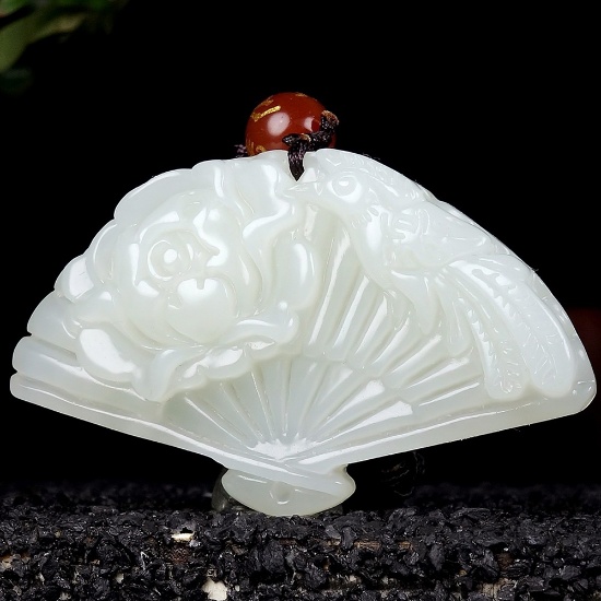 An Exquisite White Jade Fan Pendant