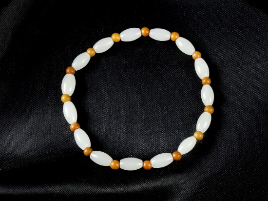 An Exquisite White Jade Bracelets