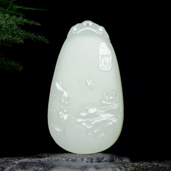 An Exquisite White Jade Fish Pattern Pendant