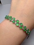 An Exquisite 18k Gold Diamond Inlaid Jadeite Bracelet