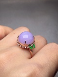 An Exquisite 18k Gold Diamond Inlaid Jadeite Ring