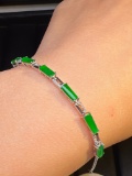 An Exquisite 18k Gold Diamond Inlaid Jadeite Bracelet