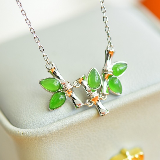 An Exquisite Sterling Silver Inlaid Jasper Pendant