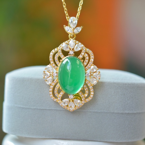 An Exquisite Pendant,Inlaid Diamond