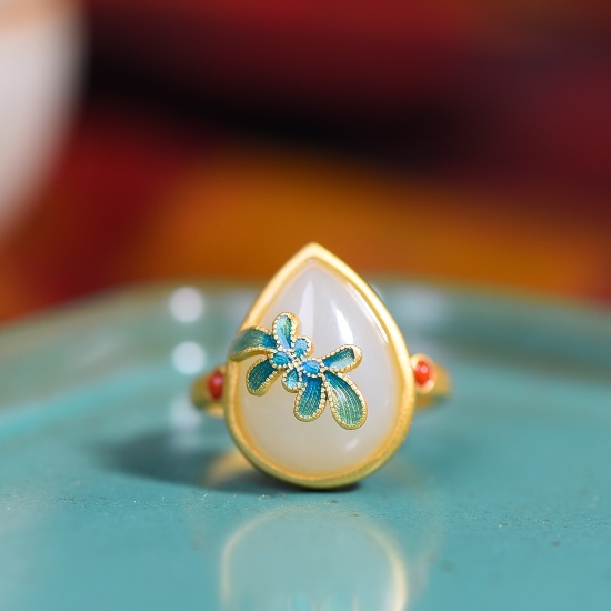 An Exquisite Sterling Silver-Gold Plated Inlaid White Jade Enamel Ring