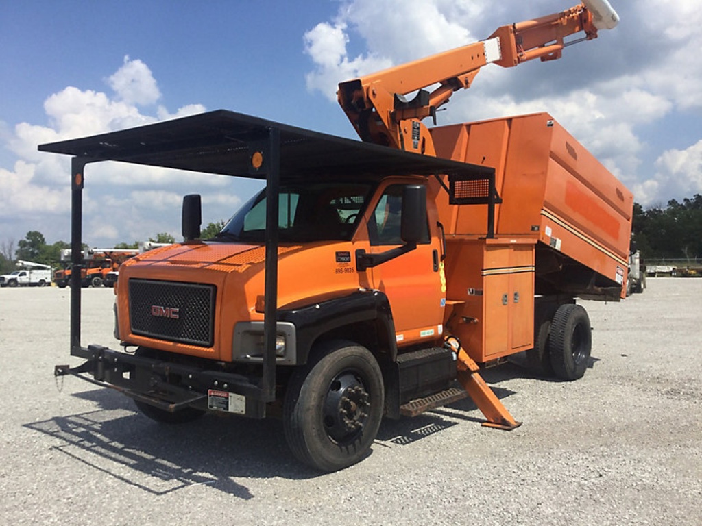 (Verona, KY) Altec LRV-55, Over-Center Bucket Truck mounted behind cab on 2009 GMC C7500 Chipper Dum