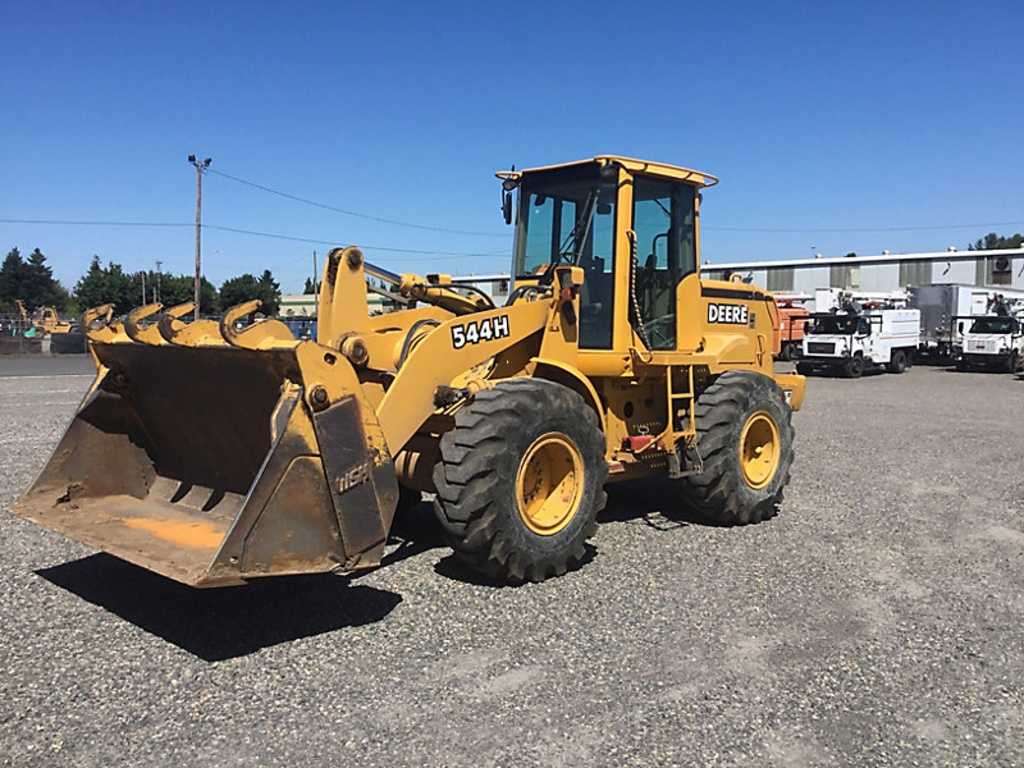 (Portland, OR) 2001 John Deere 544H Articulating Wheel Loader Engine starts and runs, drive train op
