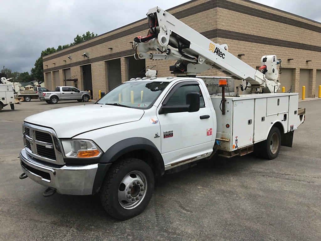 (Cambridge Springs, PA) Altec AT40M, Articulating & Telescopic Material Handling Bucket Truck mounte