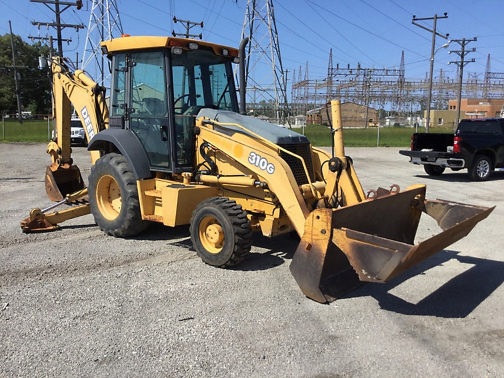 (Gary, IN) 2004 John Deere 310G 4X4 Tractor Loader Backhoe Unit will run, drive, and operate.