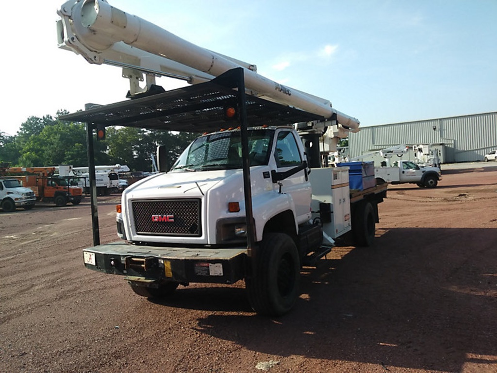 (Graysville, AL) Altec LRV-57RM, Over-Center Bucket Truck rear mounted on 2009 GMC C7500 4x4 Flatbed