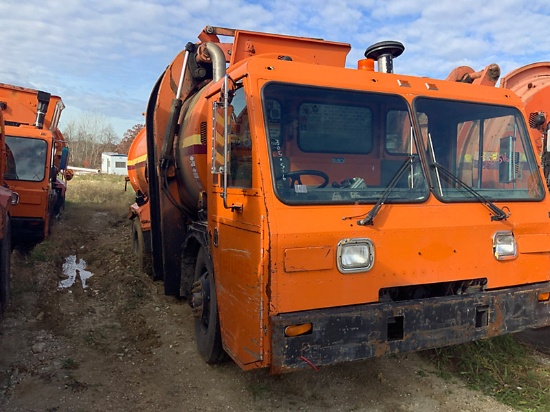 (Wright City, MO) 2000 Crane Carrier Co. Tilt Cab Low Entry Refuse/Trash Truck Not Running, Parts Mi
