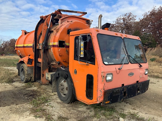 (Wright City, MO) 2005 Crane Carrier Co. Tilt Cab Low Entry Refuse/Trash Truck Not Running, Missing