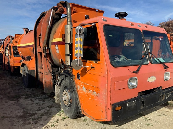 (Wright City, MO) 2001 Crane Carrier Co. Tilt Cab Low Entry Refuse/Trash Truck Not Running, Parts Mi