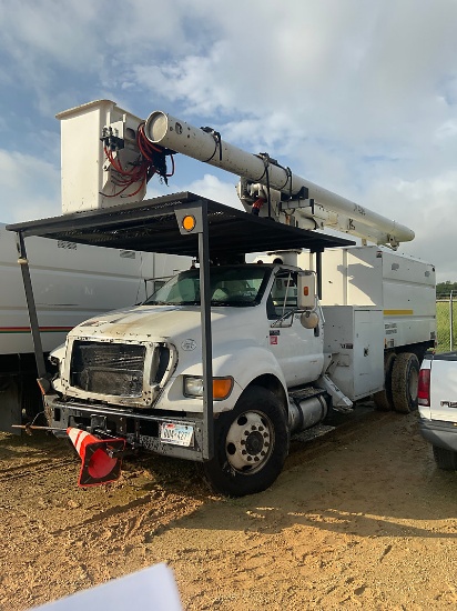 (Houston, TX) Altec LRV-56, Over-Center Bucket Truck mounted behind cab on 2011 Ford F750 Chipper Du