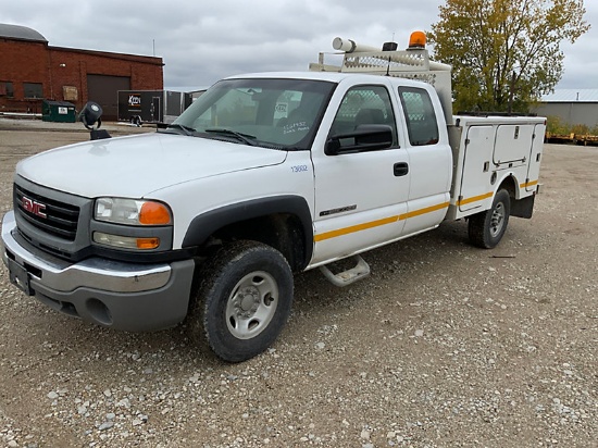(Des Moines, IA) 2006 GMC K2500HD 4x4 Extended-Cab Service Truck Runs & Moves, No Rear Seat