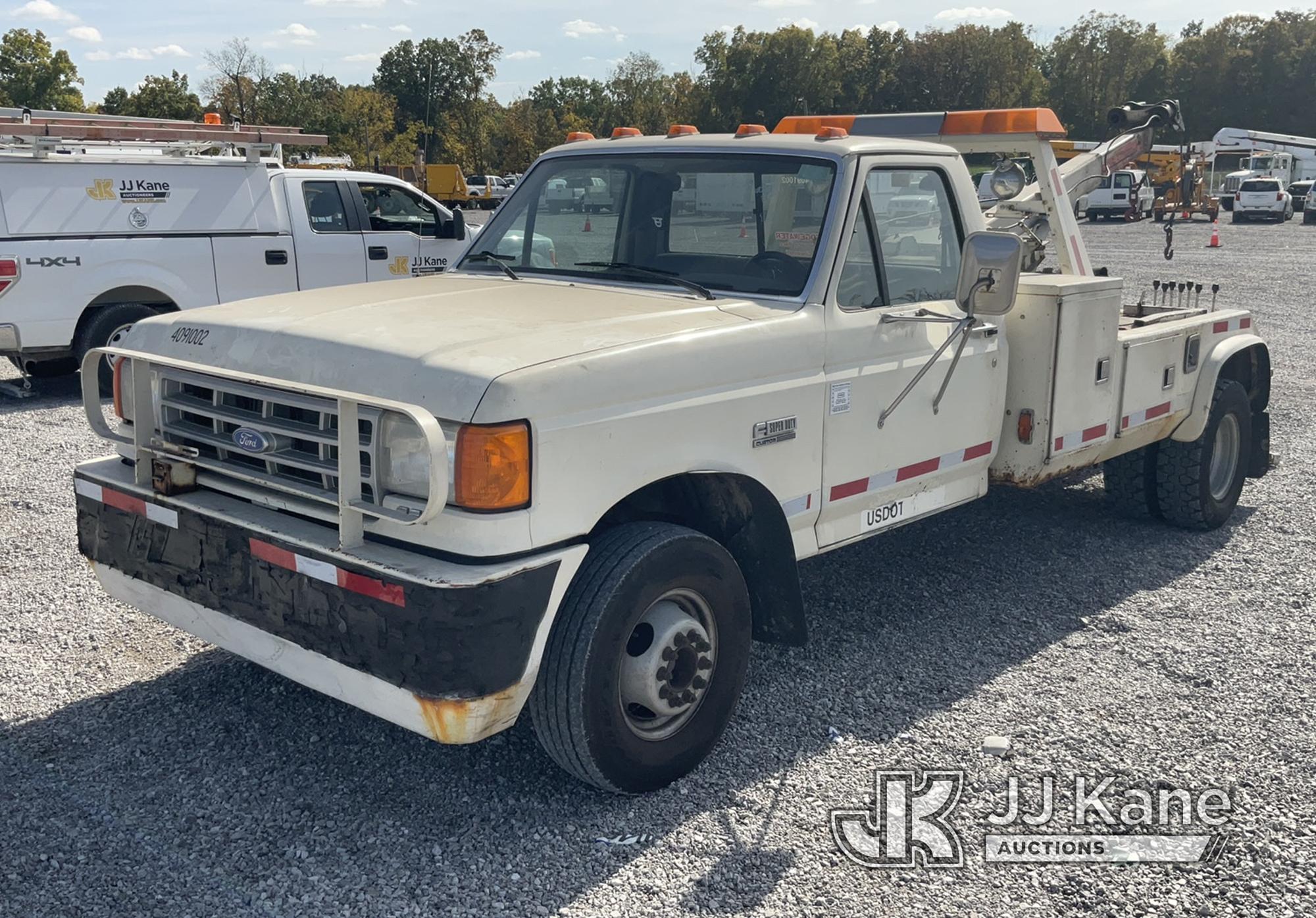 Verona, KY) 1991 Ford F450 Tow/Wrecker Truck | Proxibid, image size:2000x1395