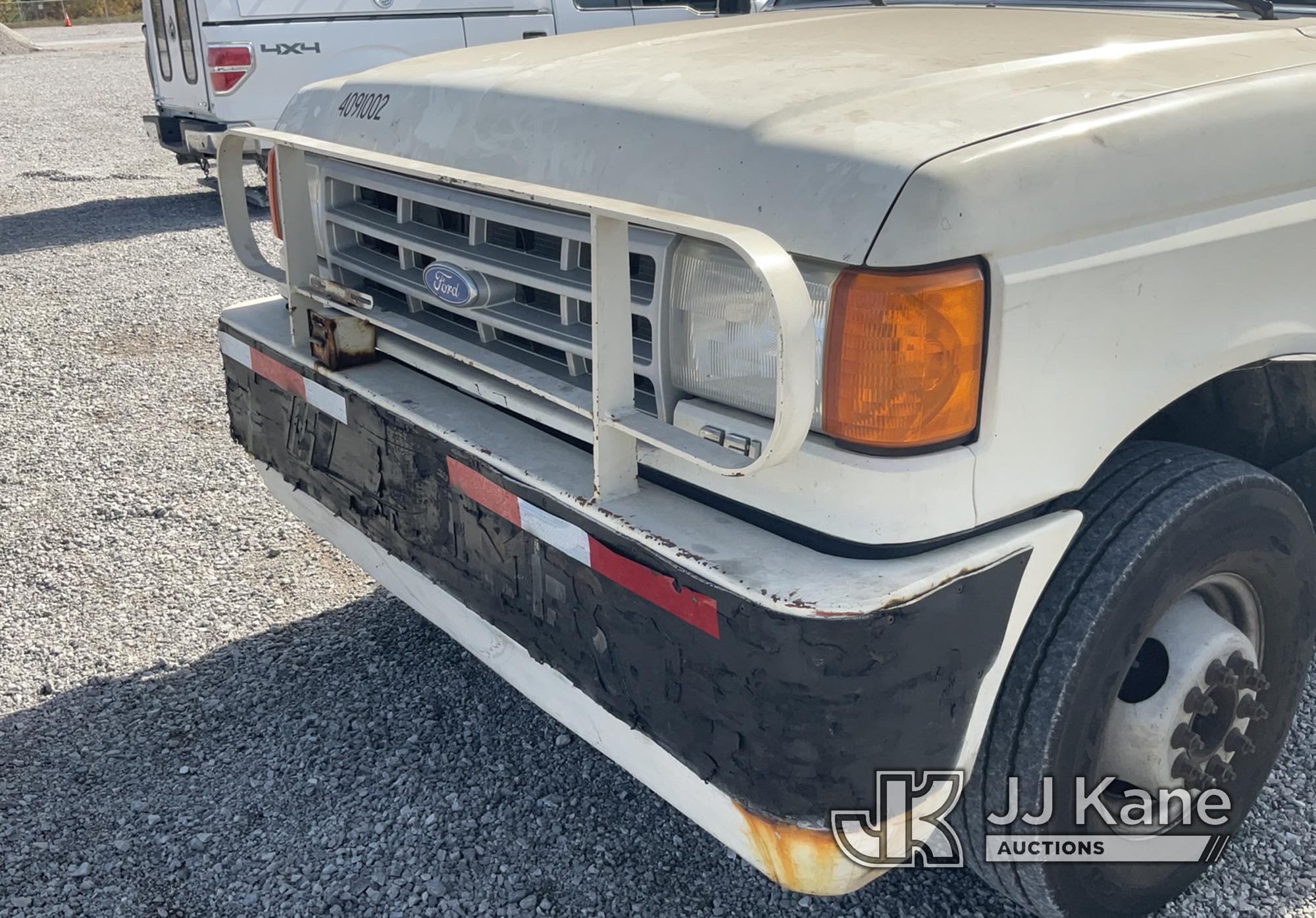 Verona, KY) 1991 Ford F450 Tow/Wrecker Truck | Proxibid, image size:2000x1395