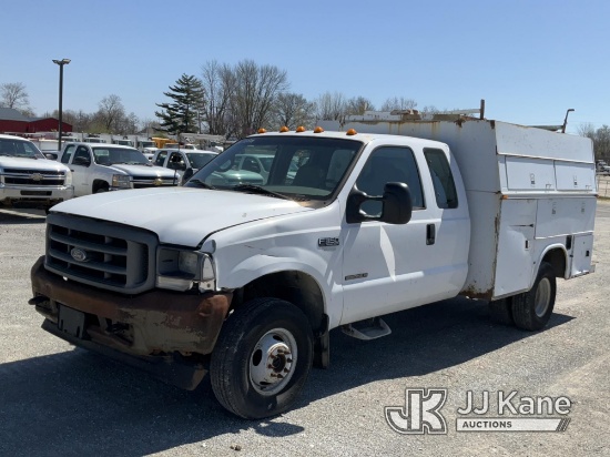 2002 Ford F350 4x4 Extended-Cab Enclosed Utility Truck Runs & Moves) (Jump To Start, Trans Issues, W