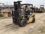 (San Antonio, TX) 2011 Caterpillar 2P7000-LE Pneumatic Tired Forklift Runs & Operates) (Starts with